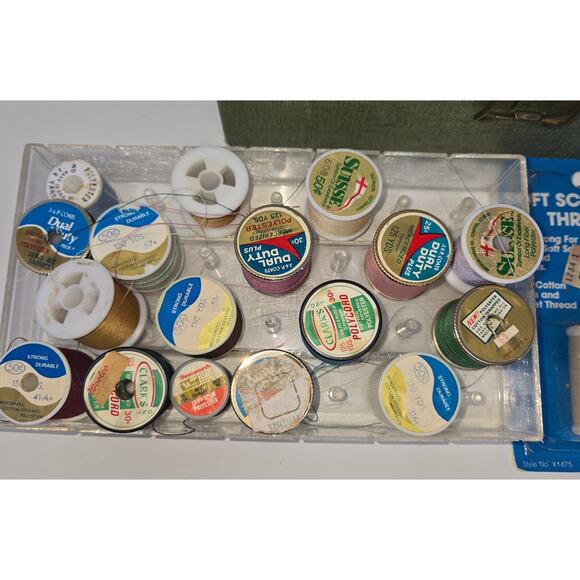 Vintage Green Wood Sewing Box w/ Spool Caddy 70+ Thread Spools JP Coats TG&Y - Picture 2 of 16